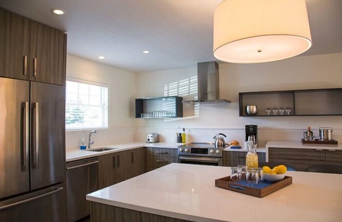 Culloden Shores Condominio | Brand New Waterfront - Chic & Sophisticated