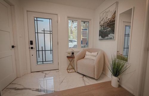 Georgina Casa | Brand New Waterfront Cottage