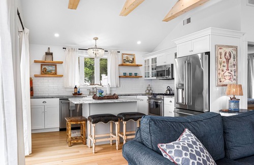 Narragansett Cabaña | BRAND NEW Waterview 1-bedroom cottage on Great Island Narragansett w/Hot Tub