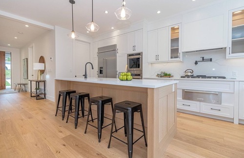 Cordova Bay Casa | Brand New Welcoming Family Home
