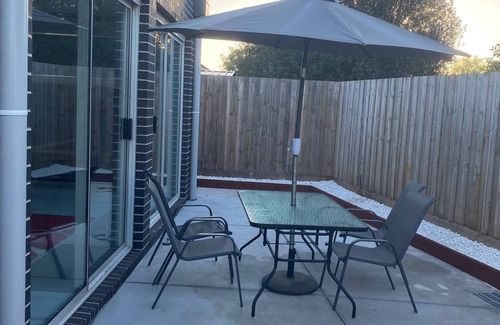 Melton South Casa | Brand new whole house filled with all amenities.