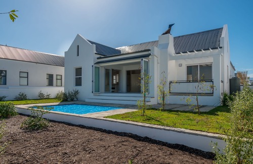 Trawal Casa | Casa moderna a estrenar situada dentro de una granja de olivos