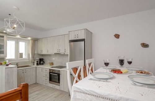 Mikri Vigla Villa | Brand newly built Villa -3 minutes walk distance from the beach!