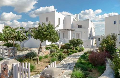 Mikri Vigla Villa | Brand newly built Villa -3 minutes walk distance from the beach!