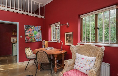 Malmesbury Cabaña | BRANDEERS STUDIO, pet friendly, character holiday cottage in Minety