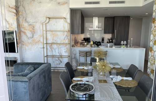 Richmond City Centre Apartamento | 💖BrandNew The Paramount Penthouse furnished with Versace furniture light & love💖