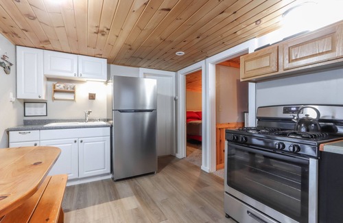Arbor Vitae Cabina | Brandy Lk Cabin w Water Toys! In Town & On Snowmobile Trails