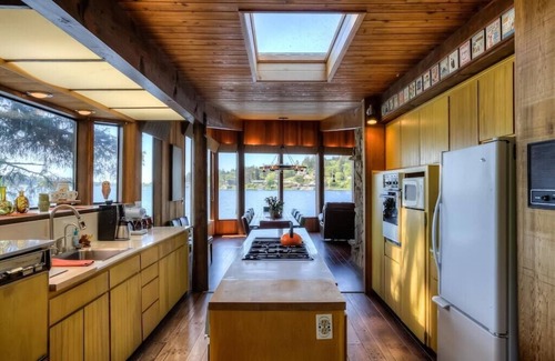 Otis Casa | Brannholm- Vidrio Y Madera Inicio En Devils Lake Con Dock - Pet Friendly