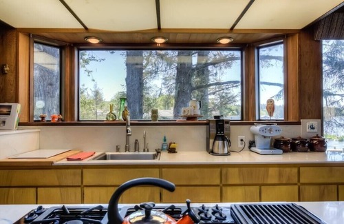 Otis Casa | Brannholm- Vidrio Y Madera Inicio En Devils Lake Con Dock - Pet Friendly