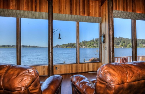 Otis Casa | Brannholm- Vidrio Y Madera Inicio En Devils Lake Con Dock - Pet Friendly