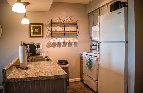 Notch Estates Condominio | Branson Condo near Silver Dollar City, Sleeps 8
