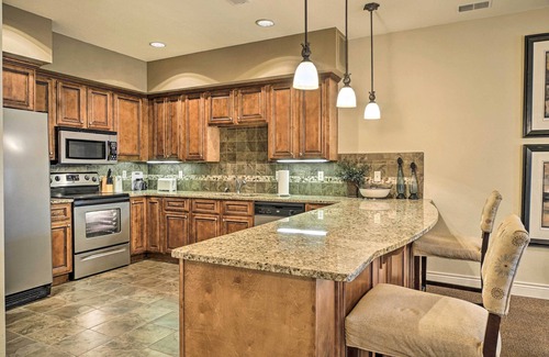 Branson Condominio | Branson Condo w/ Balcony, 3 Miles to Downtown