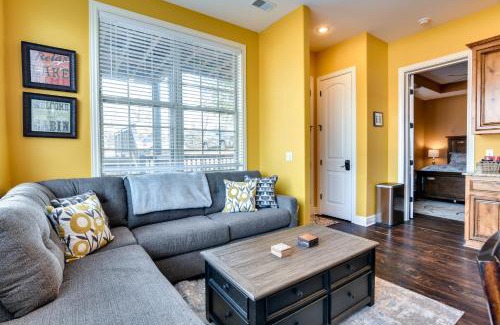 Indian Point Apartamento | Branson Condo with Pool Near Silver Dollar City!