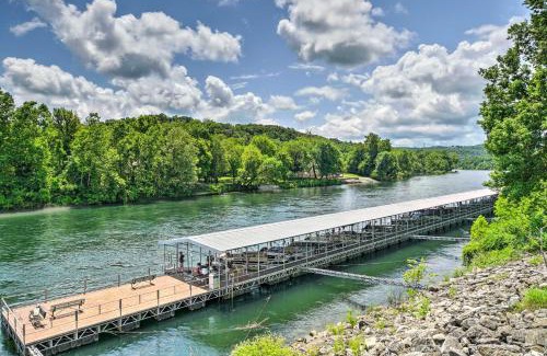 Branson Apartamento | Branson Condo with Resort Amenities and Marina Views!