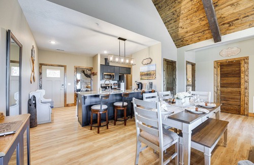 Table Rock Cabina | Branson Log Cabin Near Silver Dollar City & Lake!