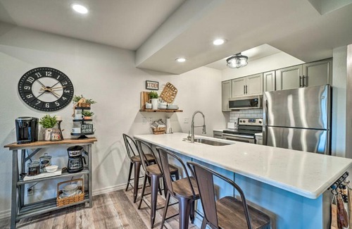 Notch Estates Apartamento | Branson West Condo with Balcony and Resort Amenities