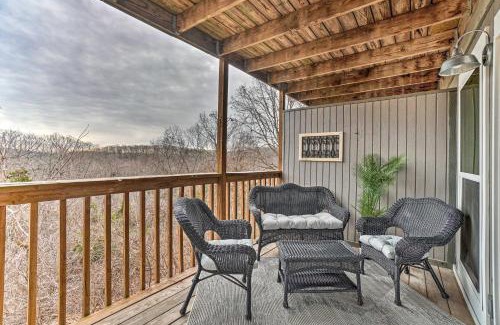 Notch Estates Apartamento | Branson West Condo with Balcony and Resort Amenities