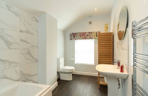 Burton on Trent Casa | Branston House - Stunning Home with Private Garden