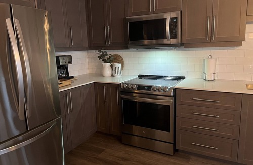 Brantford Casa | Brantford King Bed Near it All