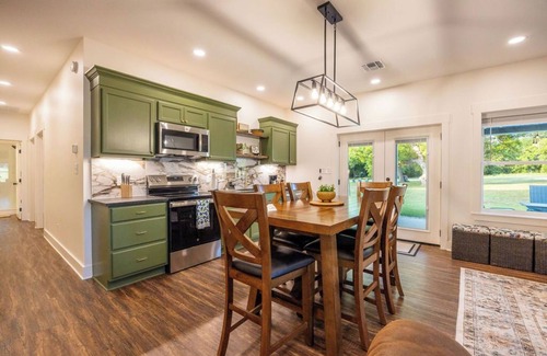 Gholson Casa | Brazos River Escape+Hot Tub+Pickleball+Firepit+Fishing+Kayaking+Nature Trail