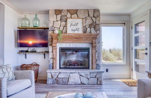 Neskowin Casa | Breakers Beach House 1 - Meredith Lodging