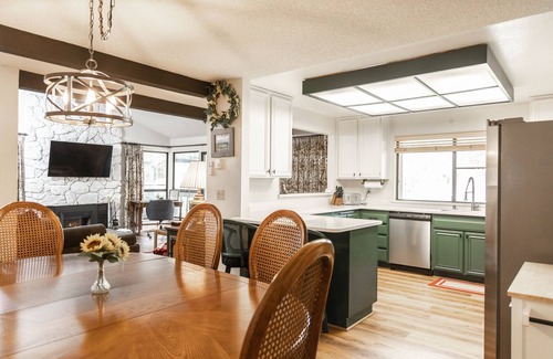 Plumas Eureka Estates Casa | Breath in Fresh Mt Spring Air from a Private Deck w/a River & Golf Course View