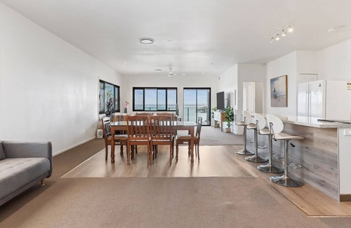 Mirrabooka Casa | Breath taking Bay Views Private Pad Spacious