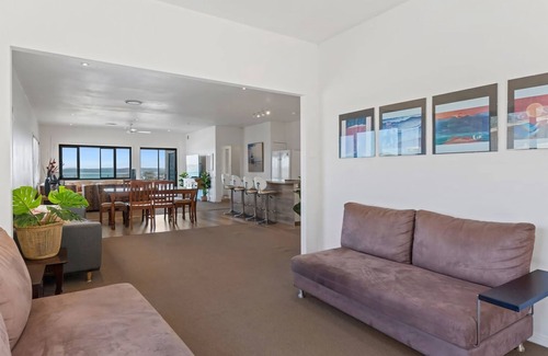 Mirrabooka Casa | Breath taking Bay Views Private Pad Spacious