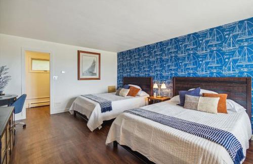 Petoskey Casa | Breath taking Lake Views 5 min to DT Petoskey