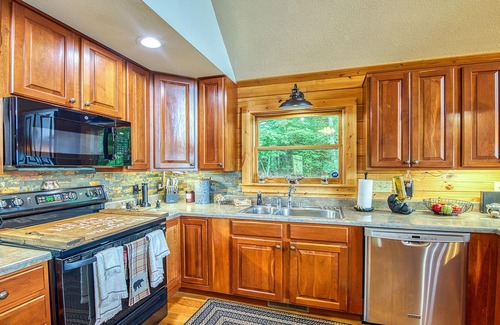 Whittier Cabina | Breath-taking long-range views nestled in the heart of the Great Smoky Mountains