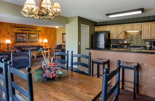 Banner Elk Condominio | Breathe in Fresh Mountain Air in this 2BD resort condo with amenities onsite