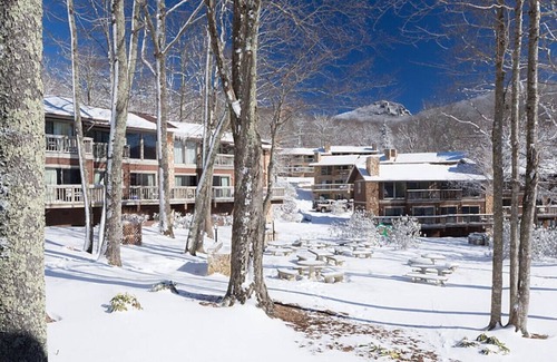 Banner Elk Condominio | Breathe in Fresh Mountain Air in this 2BD resort condo with amenities onsite