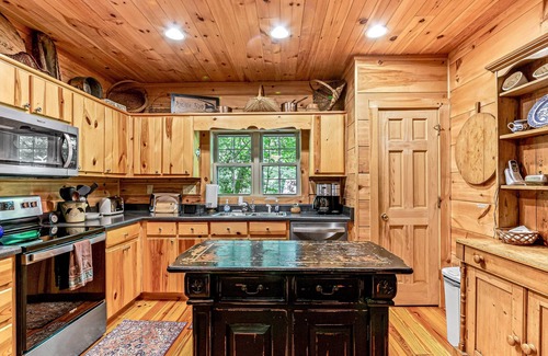 Lake Toxaway Casa | Respire el aire fresco de la montaña y deje que sus preocupaciones se desvanezcan.