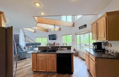 Hot Springs Village Casa | Breathtaking mountain views-4king en suites, bunk rm, sauna, air hockey,MANCAVE!