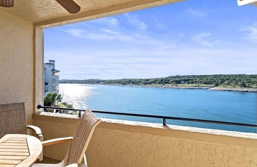 Highland Lake Estates Condominio | Breathtaking 2-bedroom Lakefront Resort Type Condo in Lake Travis
