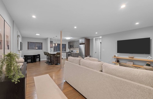 Evanston Apartamento | Breathtaking 2BR Near Lake Michigan in Evanston