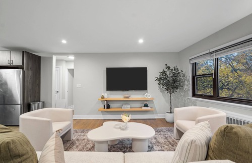 Evanston Apartamento | Breathtaking 2BR Near Lake Michigan in Evanston