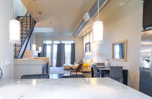 Corbett - Terwilliger - Lair Hill Casa | Breathtaking 3-Bedroom Getaway in the Heart of Portland