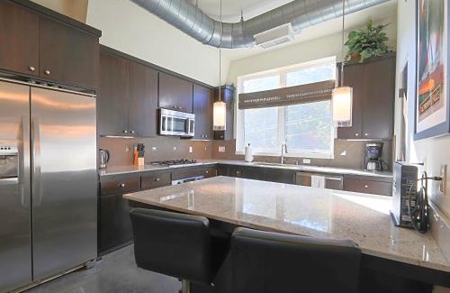 Corbett - Terwilliger - Lair Hill Casa | Breathtaking 3-Bedroom Getaway in the Heart of Portland