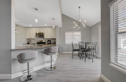 Paradise Valley Casa | Breathtaking 3 Br/2.5 Bath estate ONLY 1 Exit from the Las Vegas Strip &Airport