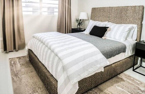 Parque Hotel | Breathtaking 3-Br Beachside Apt