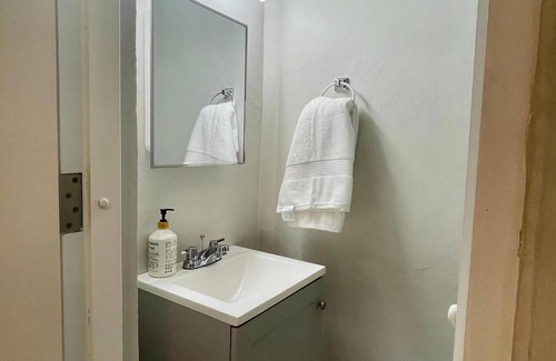 Parque Apartamento | Breathtaking 3-Br Beachside Apt