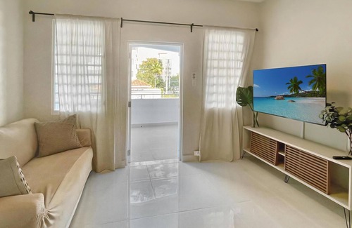 Parque Apartamento | Breathtaking 3-Br Beachside Apt
