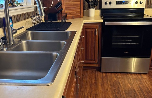 Galax Casa | Breathtaking 5/4 home + Pet friendly + pool + hot tub