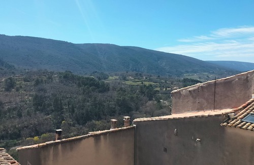 Bonnieux Apartamento | Breathtaking apartment with a south-facing terrace overlooking the Luberon