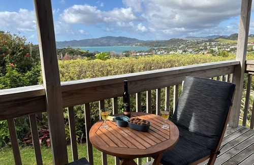 Cable Bay Casa | Breathtaking Bay Views | Walk to Coopers Beach