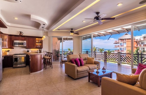 San Pedro Mixtepec Condominio | Breathtaking Beachfront Condo with luxurious amenities!