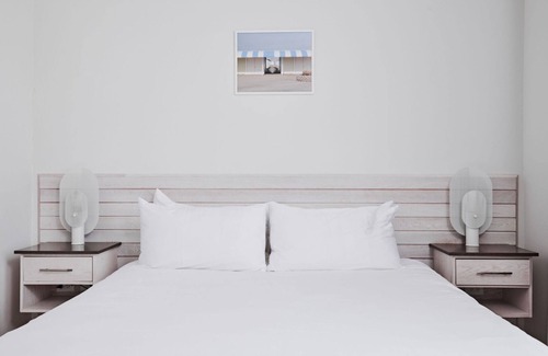 Long Branch Hotel | Breathtaking Beach Close from Your Door Steps | Suite w/ Living area