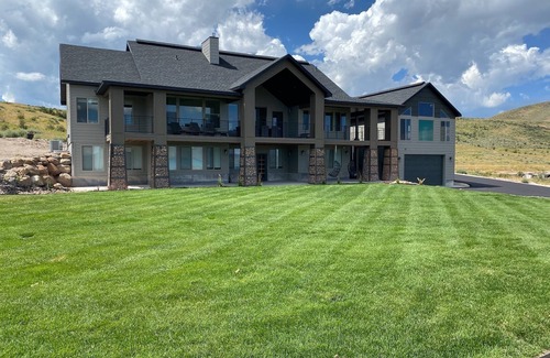 Fish Haven Casa | Breathtaking Bear Lake Retreat- Lake View