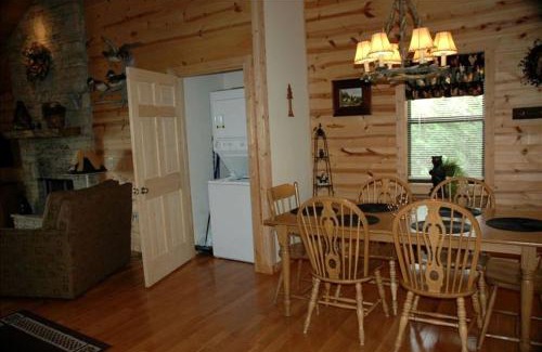 Hiawassee Casa | Breathtaking Cabin Rental with a Private Hot Tub in Hiawassee, Georgia